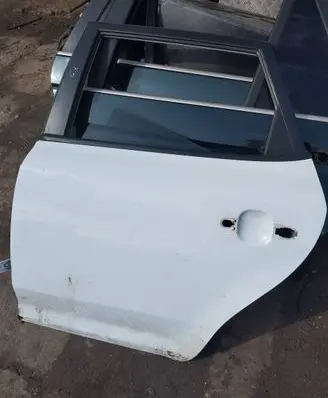 KIA Ceed Rear door