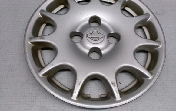 Nissan Primera R15 wheel hub/cap/trim 403159F500 2441S010