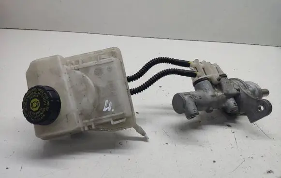 Mercedes-Benz Vito Viano W447 Master brake cylinder 32668711 9531