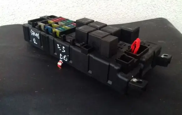 Volvo V70 Fuse module 518828108 30728008