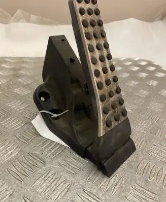 Mercedes-Benz E W213 Accelerator throttle pedal A2053000104