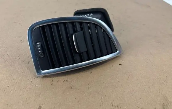 Audi Q7 4L Dashboard side air vent grill/cover trim 4L0820902