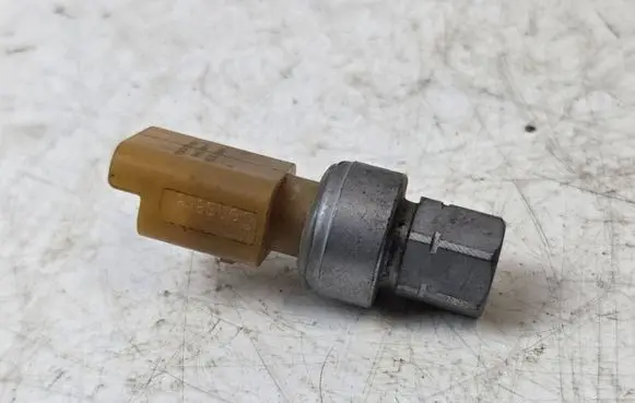 Peugeot 308 Air conditioning (A/C) pressure sensor 9833078680 82ACP3206 06D4MXLI
