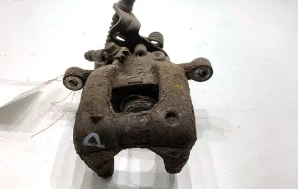 Volkswagen Jetta VI Rear brake caliper 