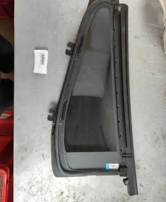 Volvo XC90 Rear vent window glass 31352992 31651871