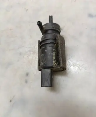 BMW 3 E46 Windscreen/windshield washer pump 