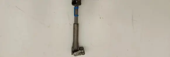 Nissan Leaf II (ZE1) Steering column universal joint
