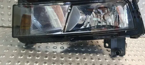 Volkswagen Touran II Front fog light 5TA941661