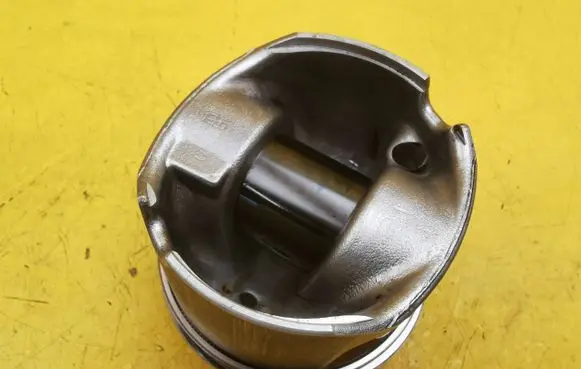 BMW 6 F06 Gran coupe Piston N57D30T1