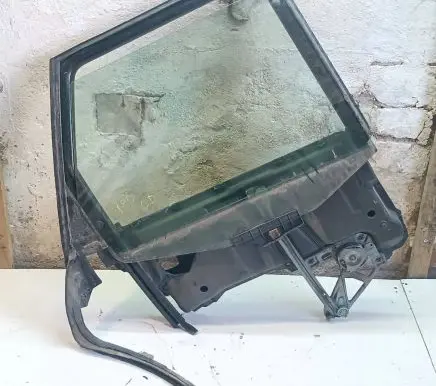 Audi 100 S4 C4 Rear door window/glass frame 