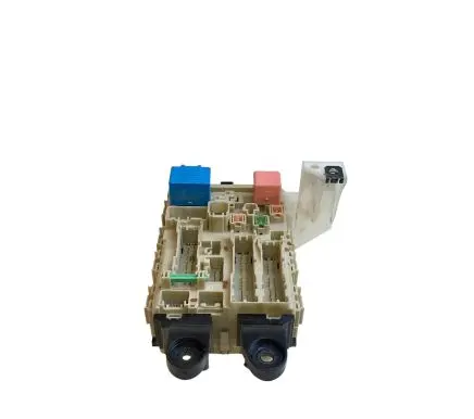 Toyota Avensis T270 Fuse module 8273005170C