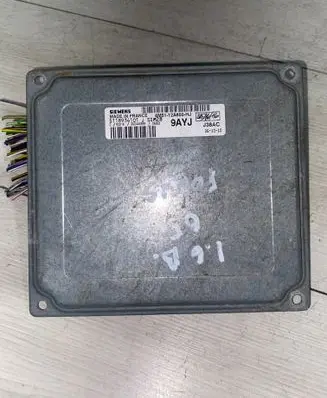 Ford Focus Engine control unit/module 4M5112A650HJ S118325001