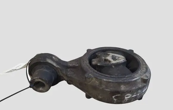 Nissan Qashqai+2 Engine mount bracket