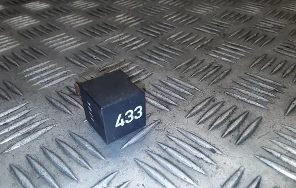 Volkswagen Golf IV Other relay 3D0951253A