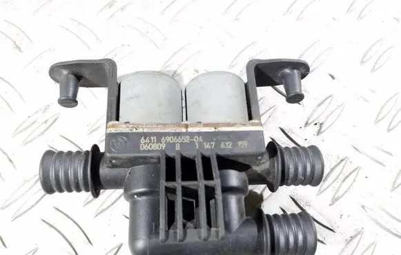 BMW 7 E65 E66 Coolant heater control valve 6411690665204 1147412159 690665204