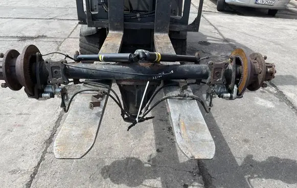 Renault Maxity Rear axle beam with reductor 