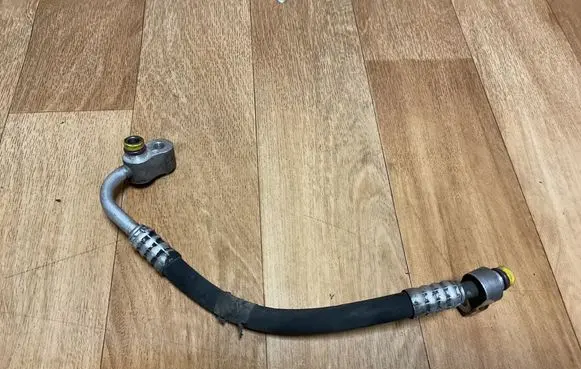 BMW 5 E39 Air conditioning (A/C) pipe/hose 