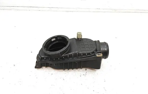 Land Rover Discovery 3 - LR3 Air intake duct part 4R8Q6K770AD