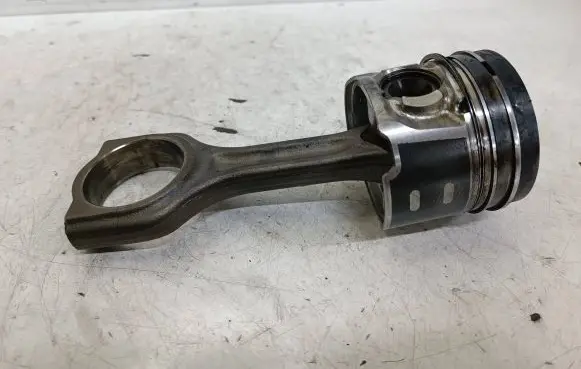 Peugeot 508 Piston with connecting rod