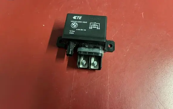 BMW X3 G01 Coolant fan relay 6836504