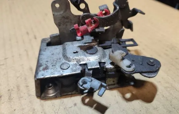 Jeep Cherokee XJ Front door lock