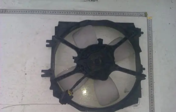 Radiator cooling fan shroud