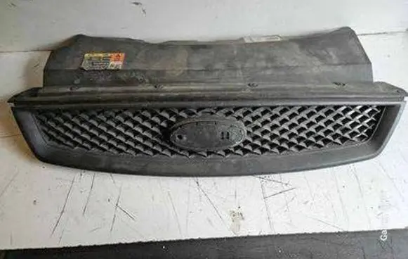 Ford Focus Front grill 4M518C436A
