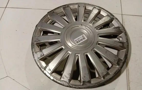 Nissan Micra R14 wheel hub/cap/trim 