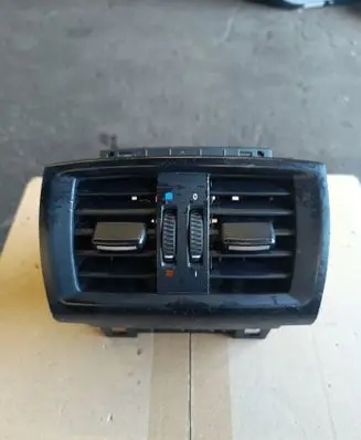 Rear air vent grill