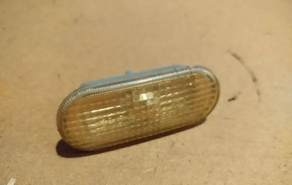 Volkswagen PASSAT B5 Front fender indicator light 1J5949117