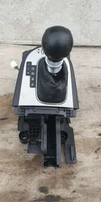 Citroen C-Crosser Gear shifter/selector 2400A204