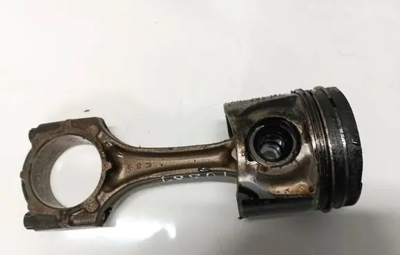 Toyota Corolla Verso AR10 Piston with connecting rod 
