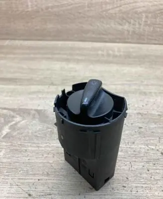 Volkswagen Golf IV Light switch 1C0941531