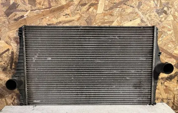 Volvo XC90 Intercooler air channel guide 30748808