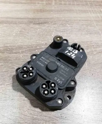 Mercedes-Benz E W124 Ignition amplifier control unit 0055458632 5WK6162