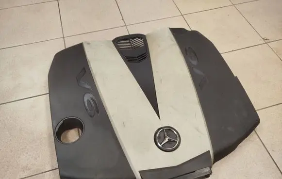 Mercedes-Benz E W212 Engine cover (trim) A6420104267