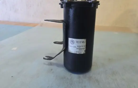 Volkswagen Golf Plus Fuel filter housing 1K0127400J