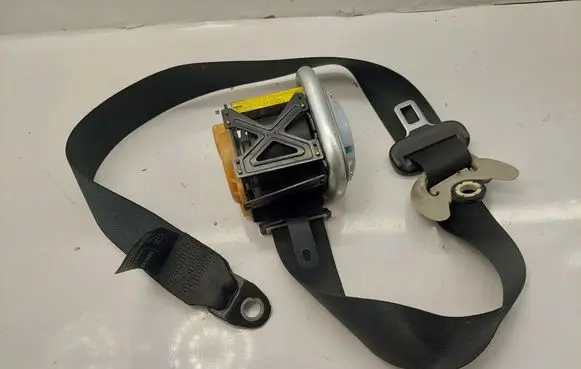 Toyota Avensis T250 Front seatbelt 7322005051C0 501096J1XQ