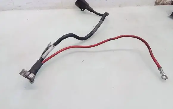 Volkswagen PASSAT B6 Positive cable (battery)