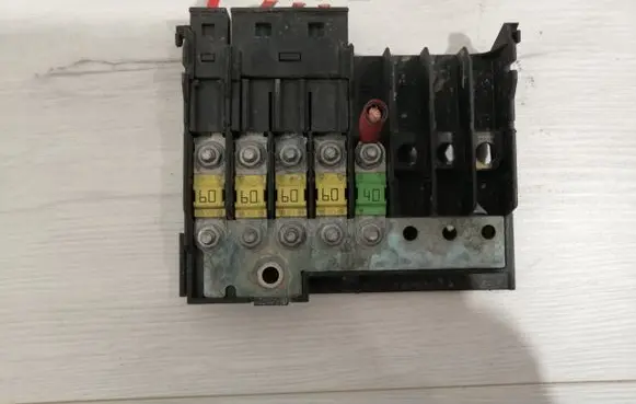 Ford Fiesta Fuse module 13942531 1394252 5607001460
