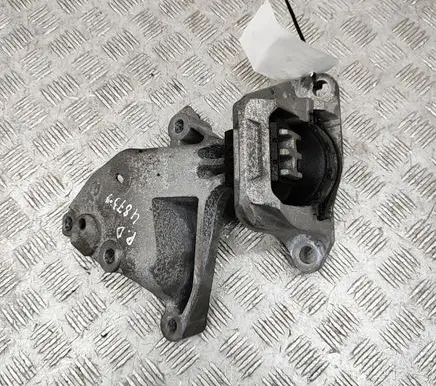 Nissan Qashqai J12 Engine mount bracket 112326UB0A