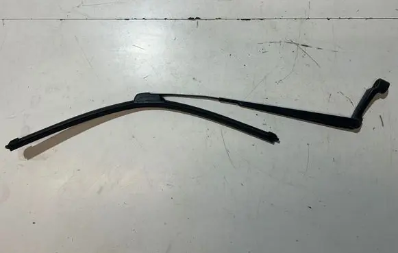 Toyota Scion Windshield/front glass wiper blade 