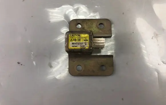 Mitsubishi Pajero Pinin Airbag deployment crash/impact sensor MR472781