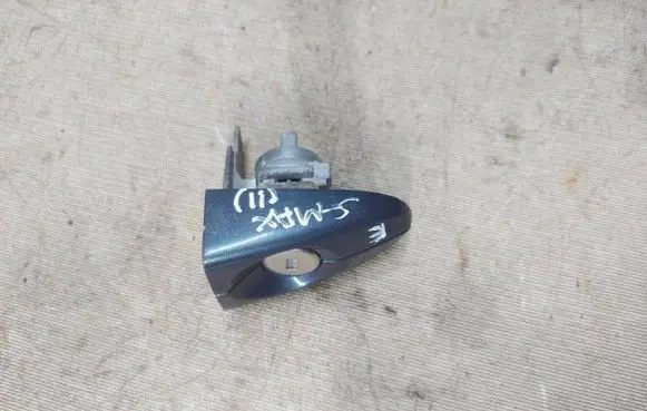 Ford S-MAX Front door lock (next to the handle) 