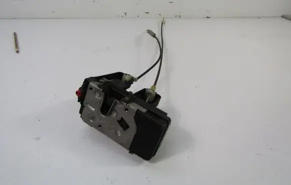 Opel Vectra C Rear door lock 13157759