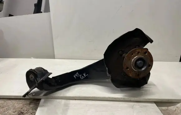 BMW 2 F45 Rear wheel hub spindle/knuckle 6851579