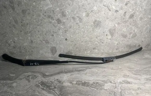 Volkswagen Transporter - Caravelle T5 Front wiper blade arm 7H1955409C