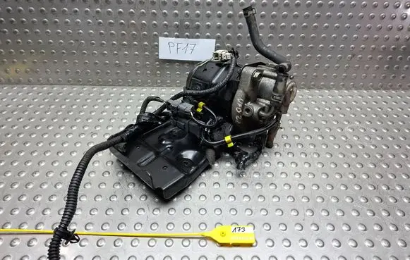 Honda Civic Fuel filter bracket/mount holder S26405548 16900RSRE01
