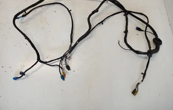 Tesla Model S Tailgate/trunk wiring harness 1004429-90-P