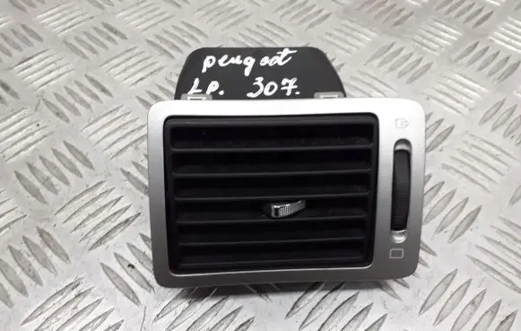 Peugeot 307 Dashboard air vent grill cover trim 